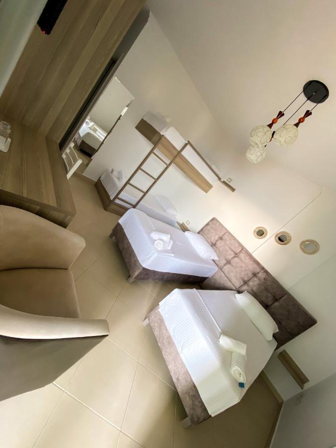 Hotel Abedini Sarandë Esterno foto