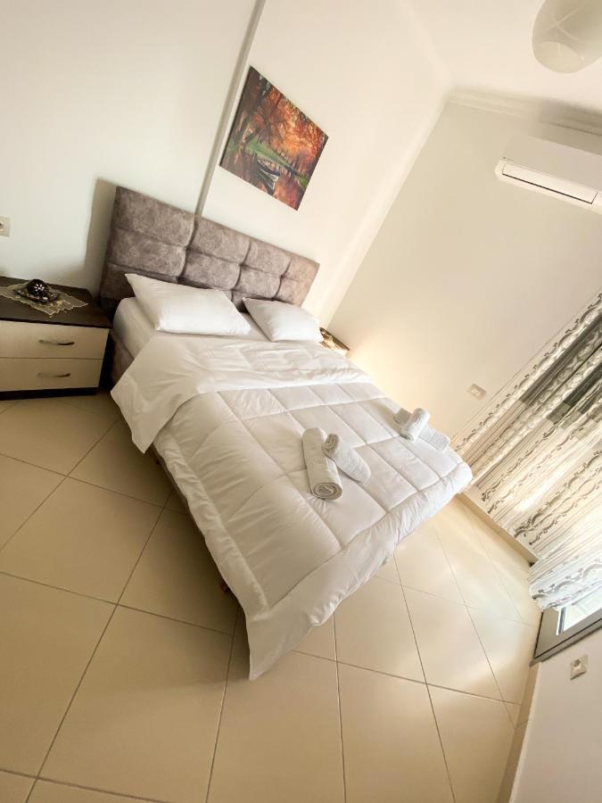 Hotel Abedini Sarandë Esterno foto