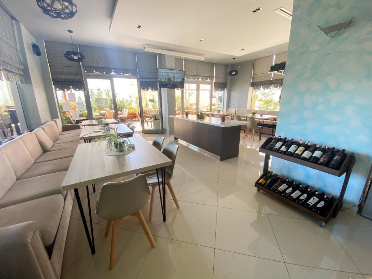 Hotel Abedini Sarandë Esterno foto