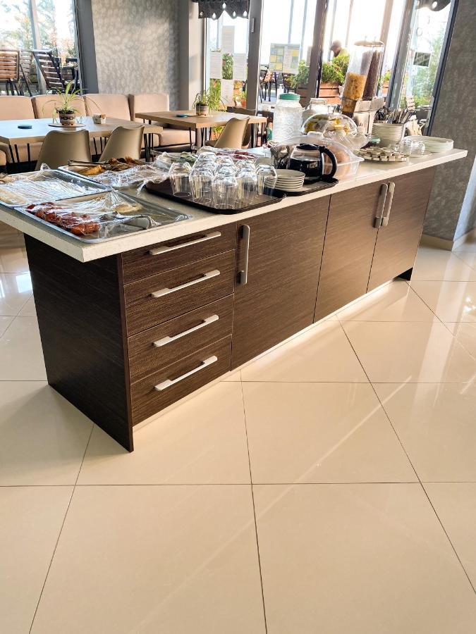 Hotel Abedini Sarandë Esterno foto