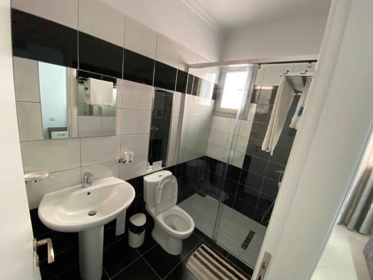 Hotel Abedini Sarandë Esterno foto