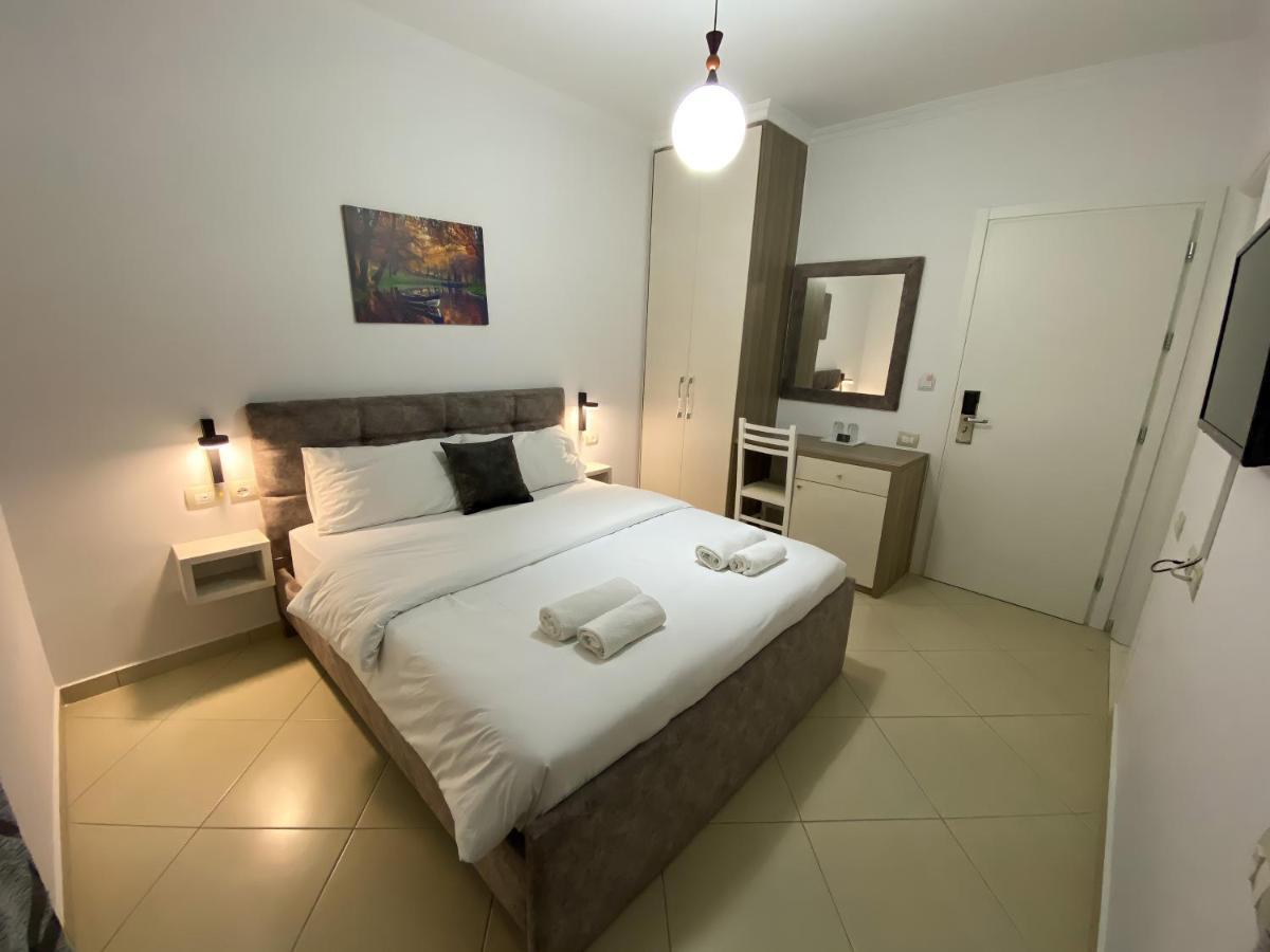 Hotel Abedini Sarandë Esterno foto