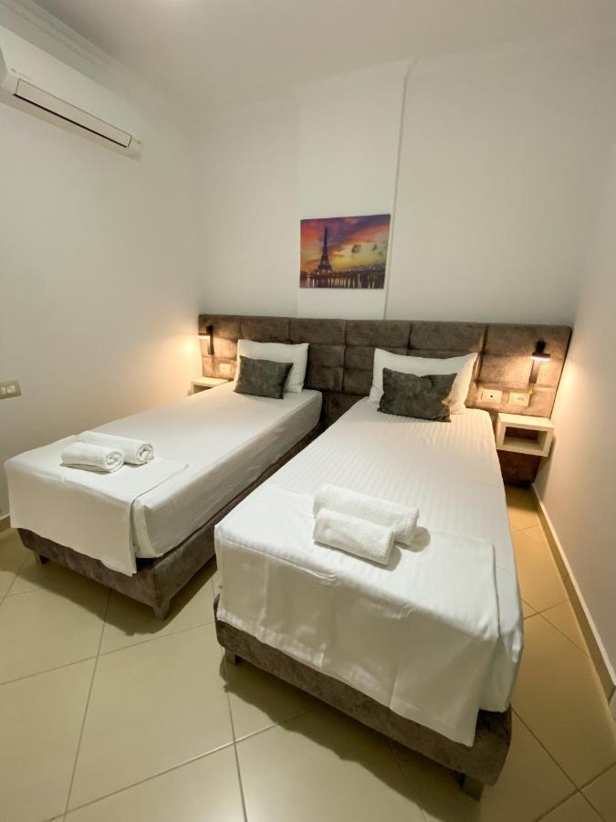 Hotel Abedini Sarandë Esterno foto