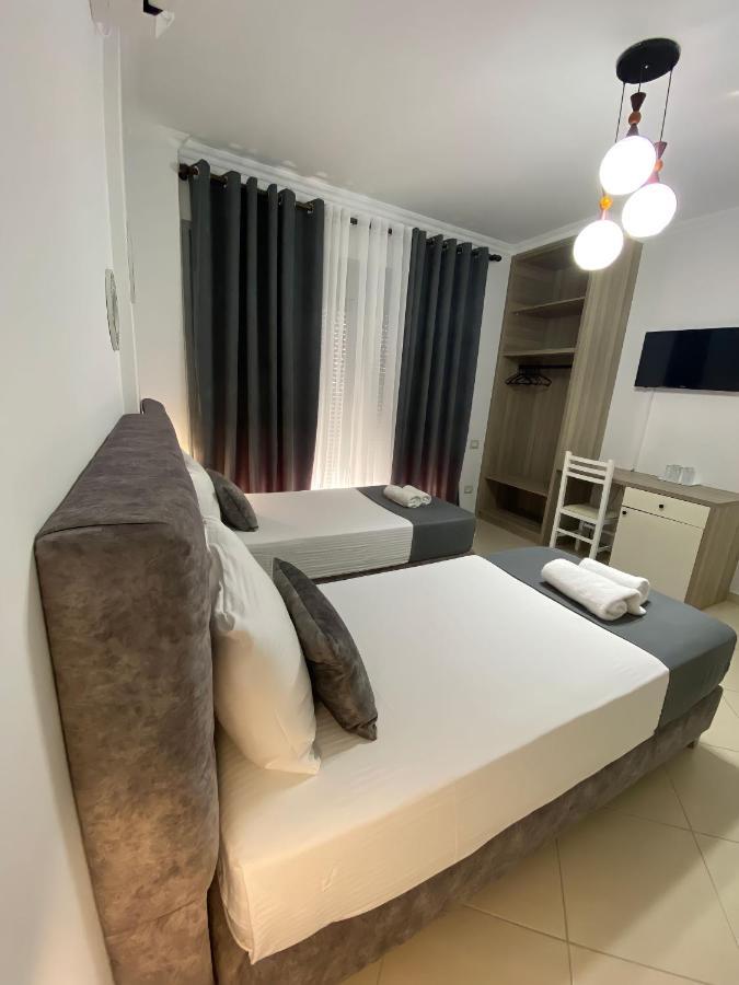 Hotel Abedini Sarandë Esterno foto