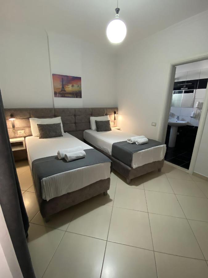 Hotel Abedini Sarandë Esterno foto