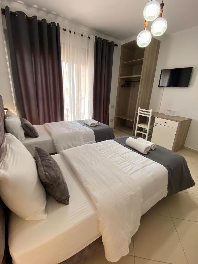 Hotel Abedini Sarandë Esterno foto