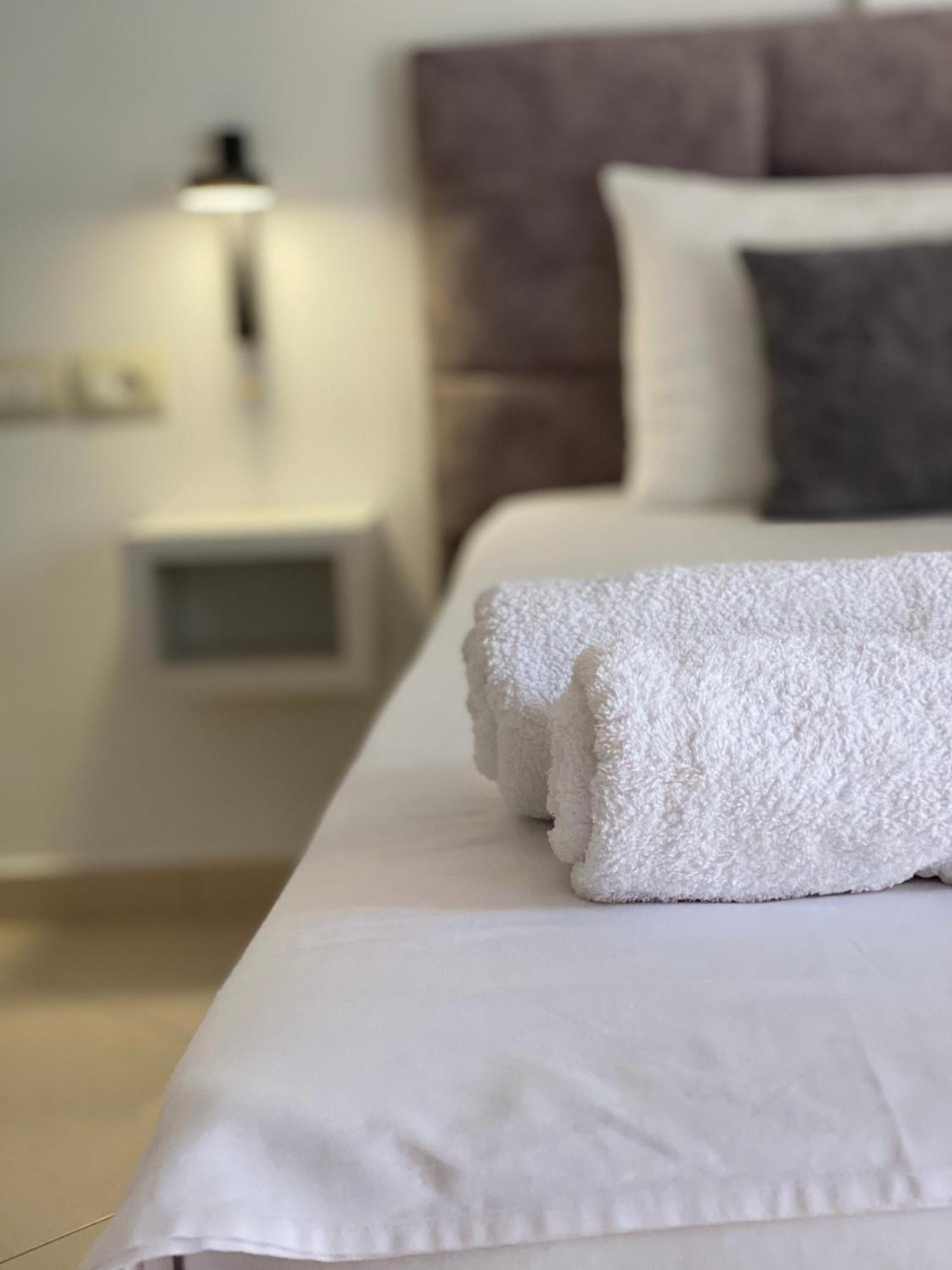 Hotel Abedini Sarandë Esterno foto