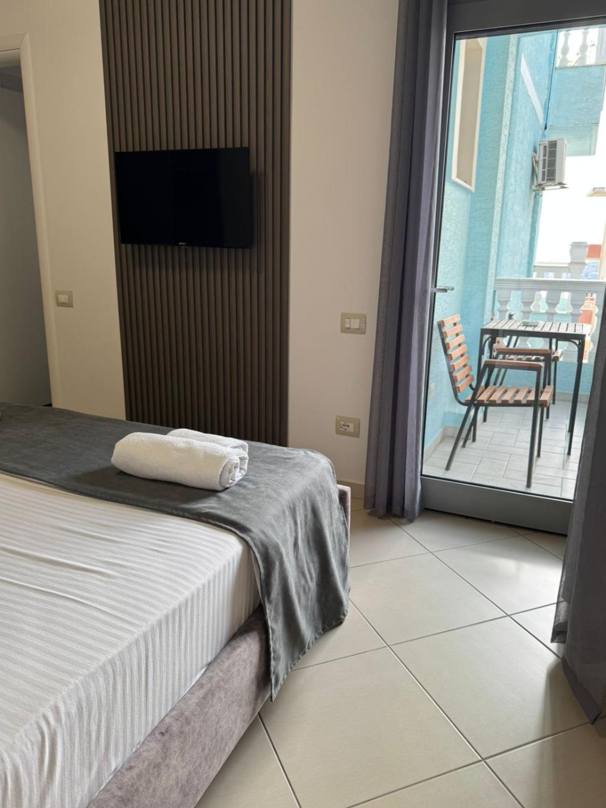 Hotel Abedini Sarandë Esterno foto