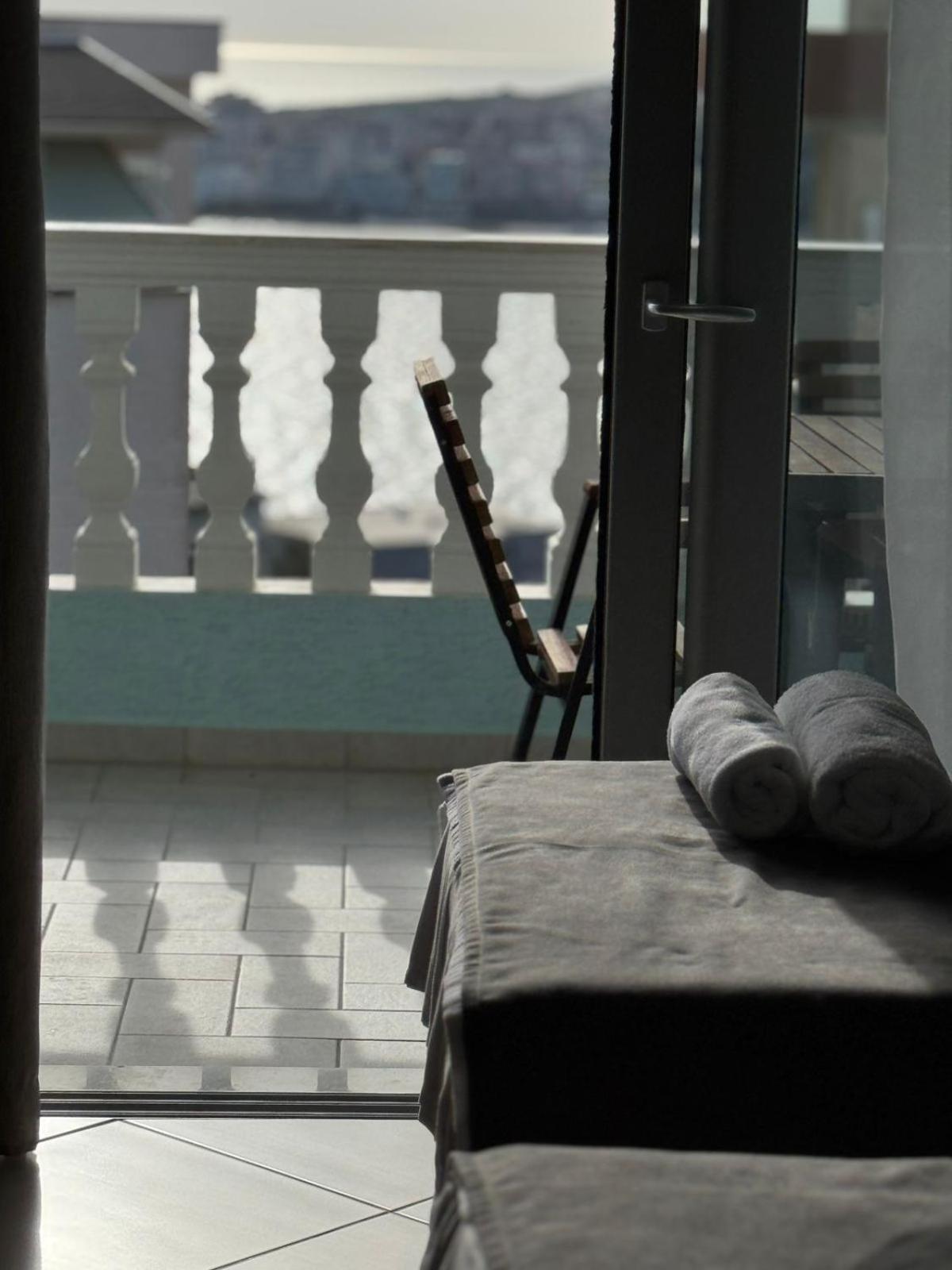 Hotel Abedini Sarandë Esterno foto