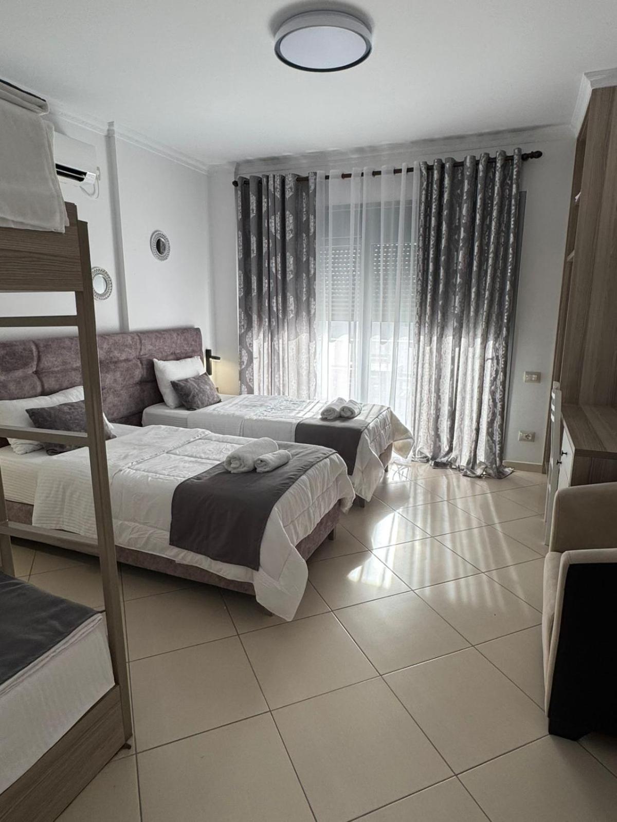 Hotel Abedini Sarandë Esterno foto