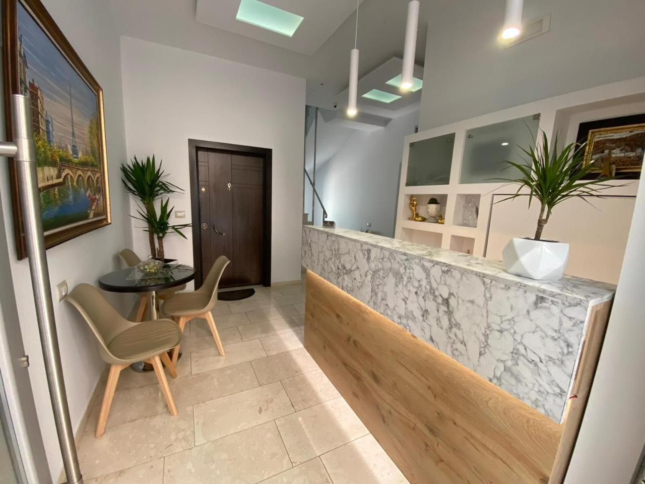 Hotel Abedini Sarandë Esterno foto
