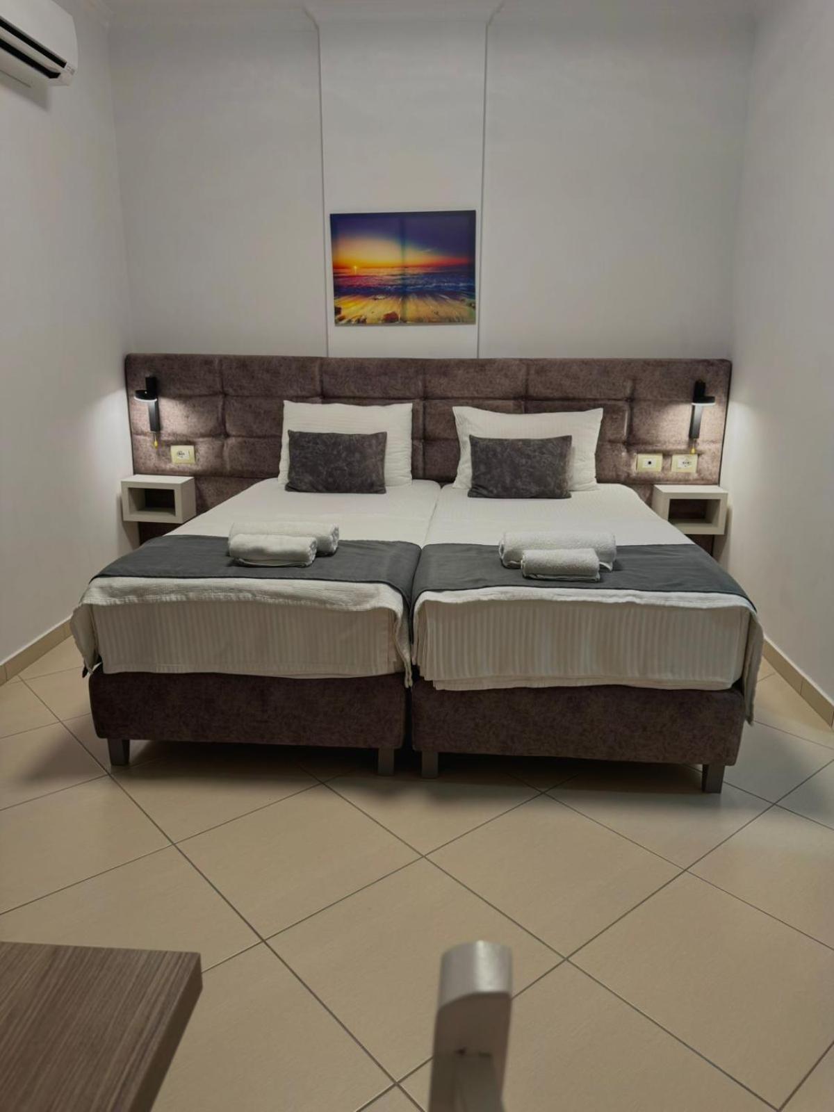 Hotel Abedini Sarandë Esterno foto