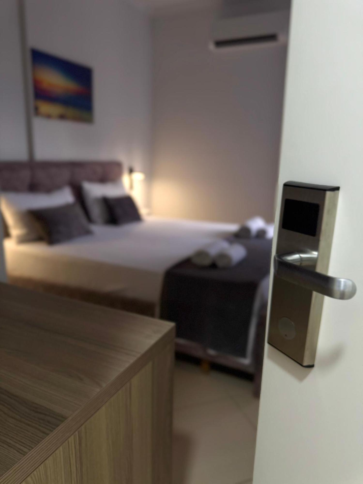 Hotel Abedini Sarandë Esterno foto