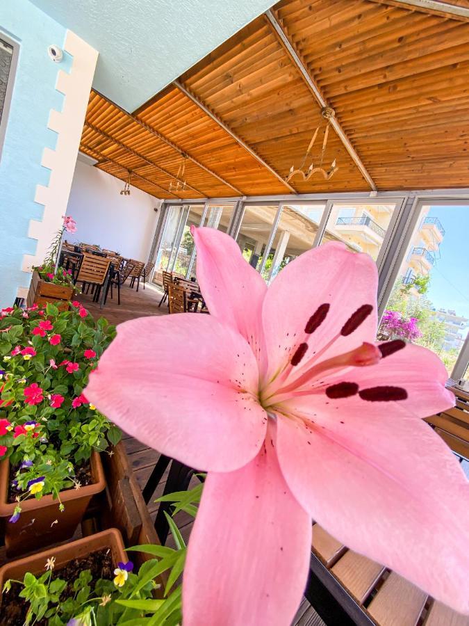 Hotel Abedini Sarandë Esterno foto